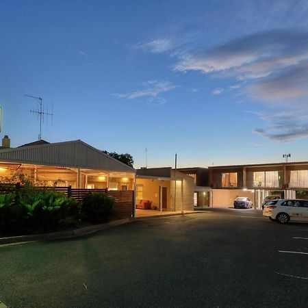 Court Street Motel Parkes Eksteriør bilde