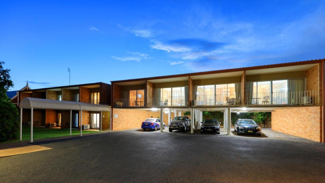 Court Street Motel Parkes Eksteriør bilde
