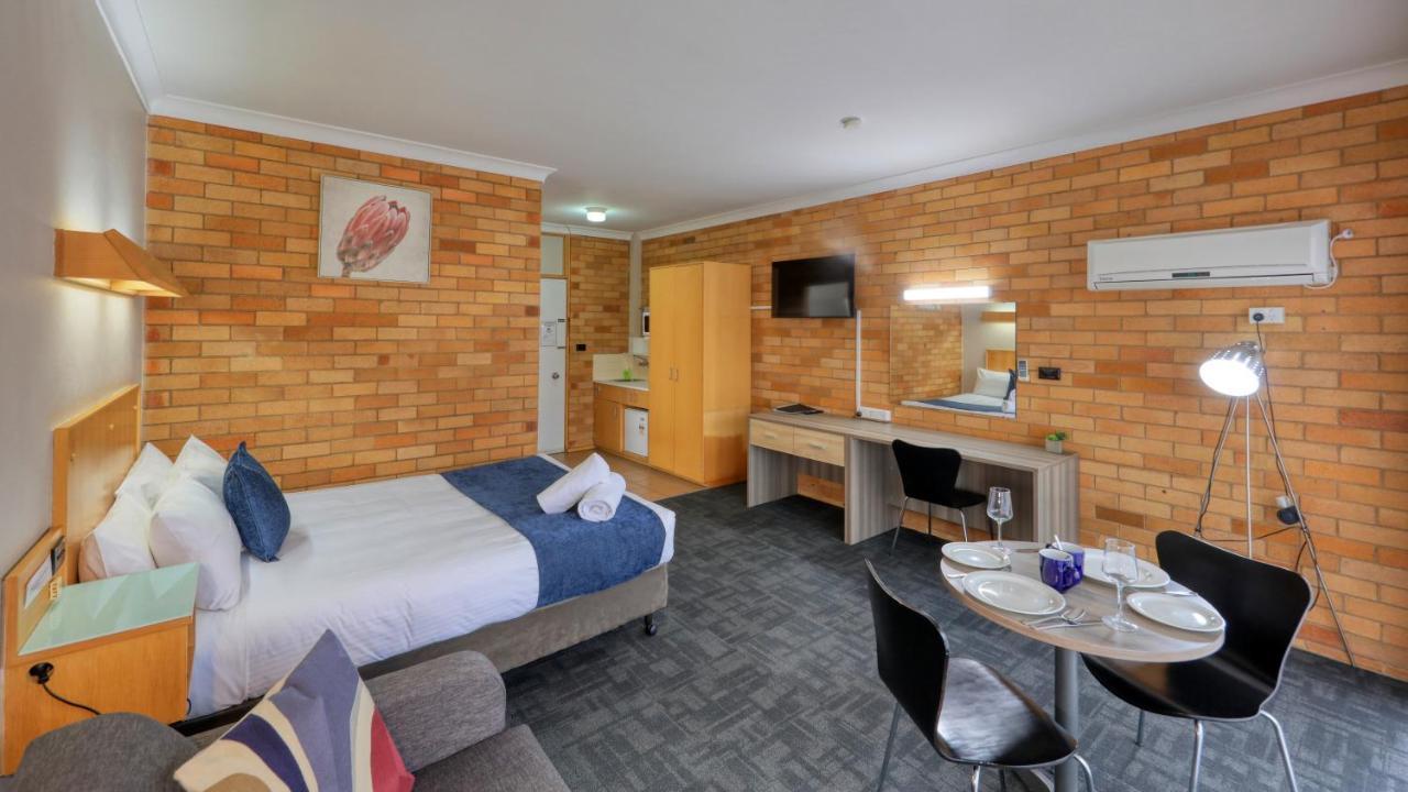 Court Street Motel Parkes Eksteriør bilde
